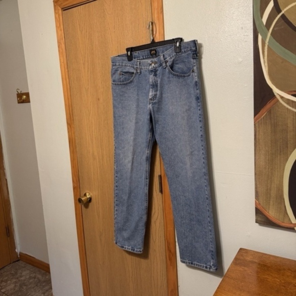 Lee "Regular Fit" Size 36x30 Medium Wash Straight Leg Denim Jeans - EUC